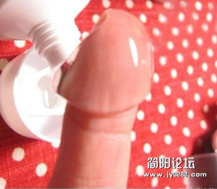 手指受伤了擦点清凉膏，不小心多了。。。。。。.jpg