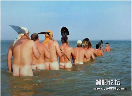 国外男男女女放纵搞怪照 亮点太多让人崩溃o201212112263614f9f65fc5d48c.jpg