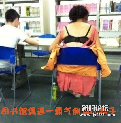 图书馆偶遇一霸气侧漏的妹子_副本_副本.jpg