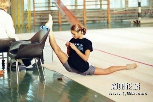 爱劈叉的美女们n201215116161414fc728ceae0bb.jpg