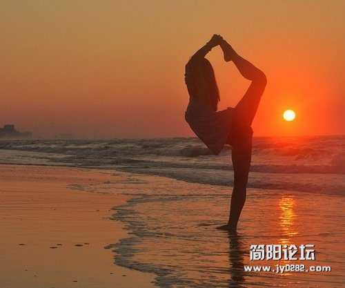 爱劈叉的美女们n201215116170114fc728fd7ba86.jpg