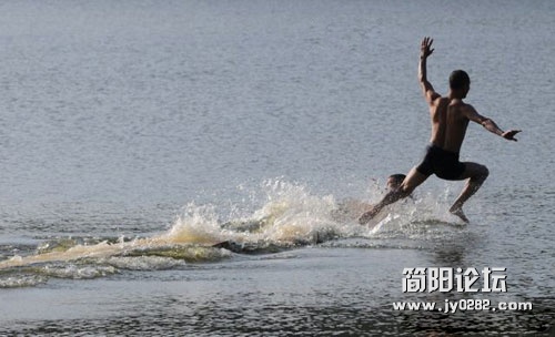 外国男女生活无拘无束 闷骚气质 喜感十足o201215817083514fd06f93329e9 (18).jpg