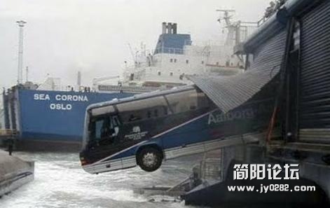 外国男女生活无拘无束 闷骚气质 喜感十足o201215817083514fd06f93329e9 (39).jpg
