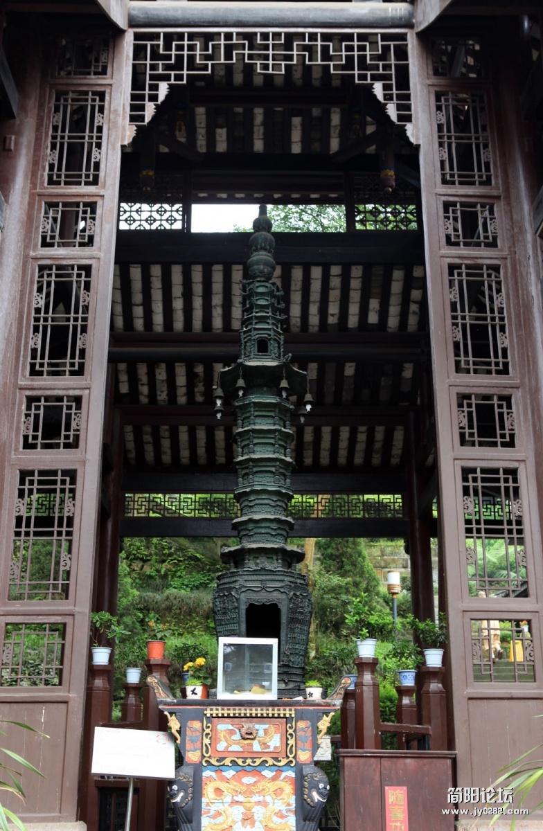 镇寺之宝华年塔副本.jpg
