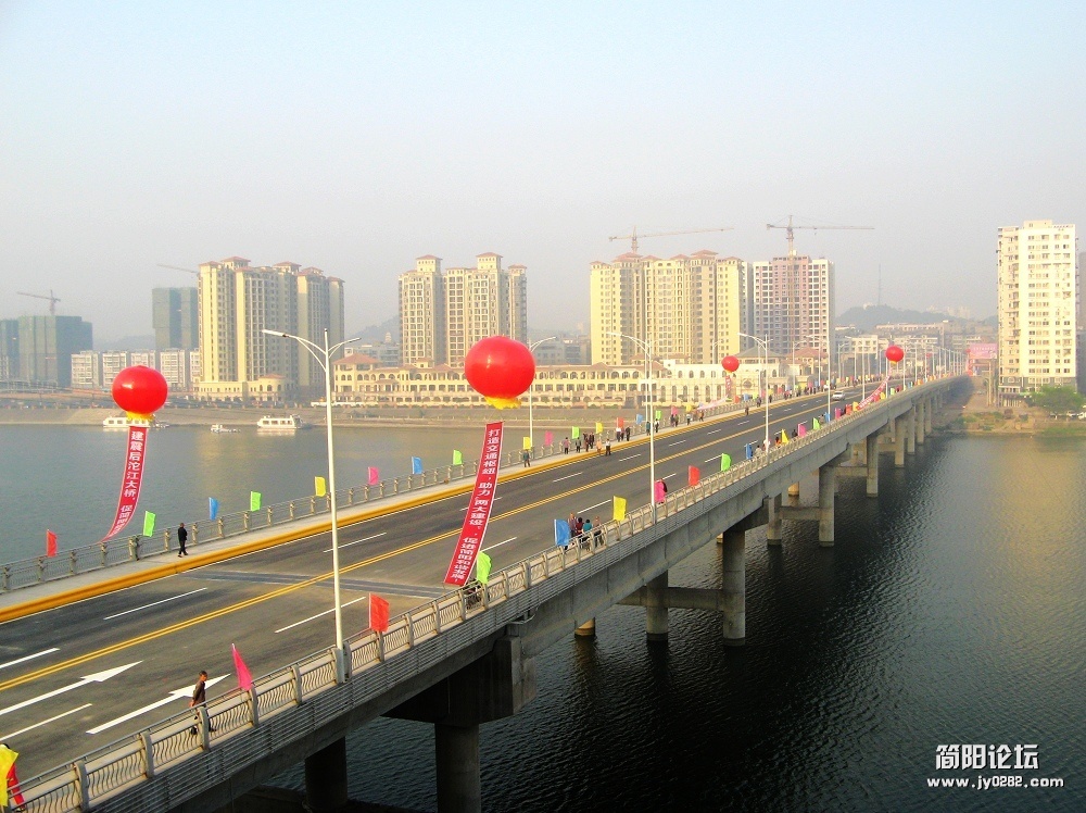 历史瞬间——简阳重建沱江大桥胜利通车（组照）-2-南华宫.jpg