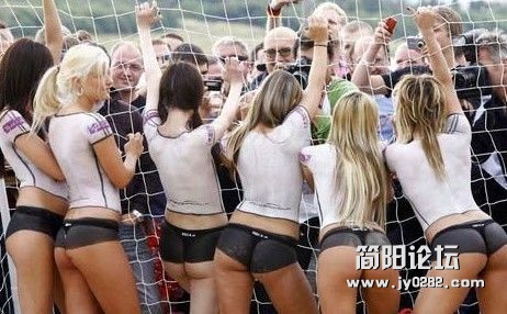 绿茵场豪放女球迷大盘点 (1).jpg