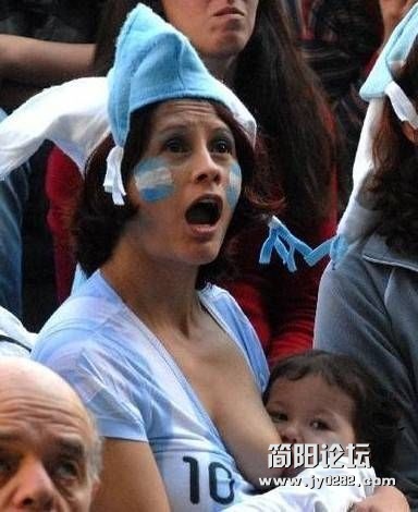 绿茵场豪放女球迷大盘点 (12).jpg