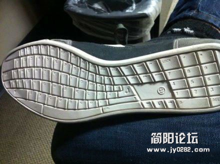 设计这鞋底的人太有才了.jpg