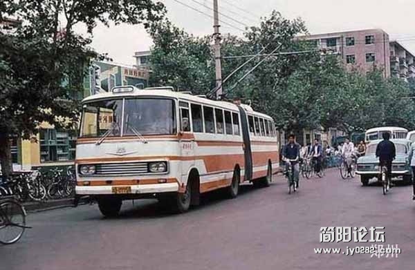 1983年真实的幸福中国c2012199092544595993.jpg