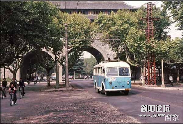 1983年真实的幸福中国c20121990925551259088.jpg