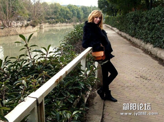 俄罗斯美女在中国的生活17_120418150149_10.jpg