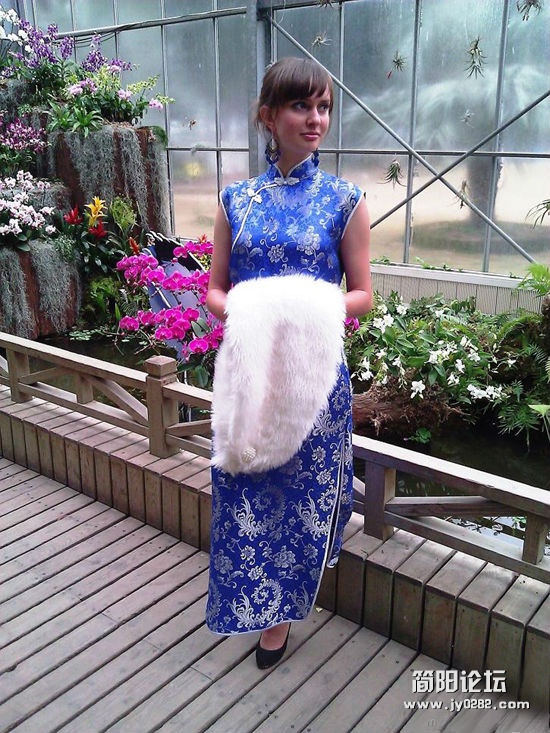 俄罗斯美女在中国的生活17_120418152347_9.jpg