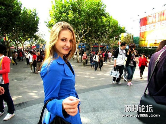 俄罗斯美女在中国的生活17_120418152348_22.jpg