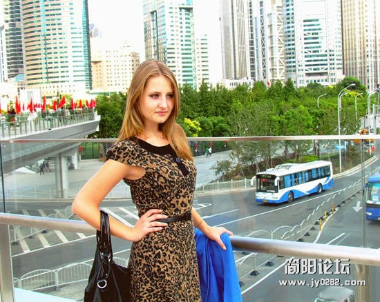 俄罗斯美女在中国的生活17_120418152348_23.jpg