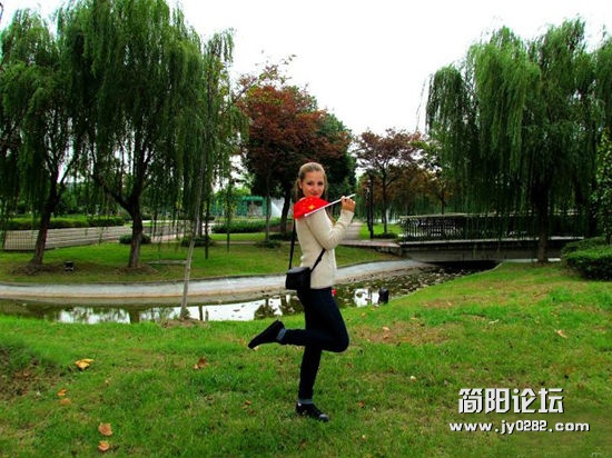 俄罗斯美女在中国的生活17_120418152348_24.jpg