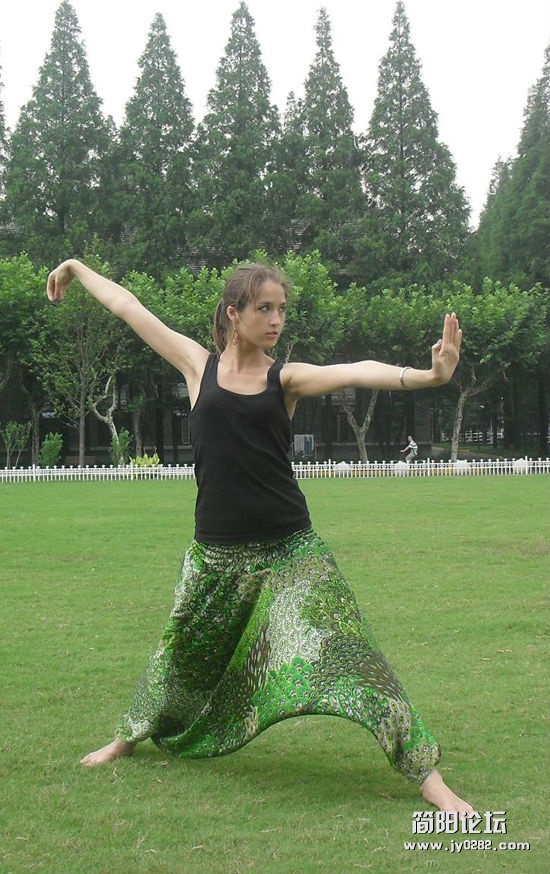 俄罗斯美女在中国的生活.jpg