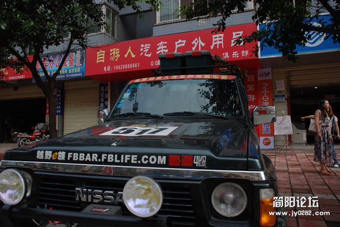 已经陪我生死穿越过沙漠的车车！我信任的伙伴！