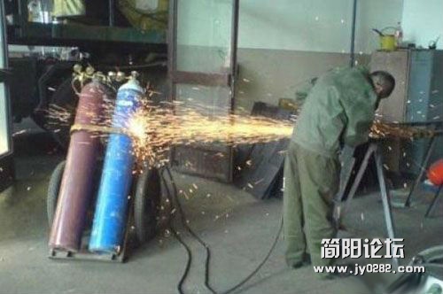 想自杀也不用这么费劲吧.jpg