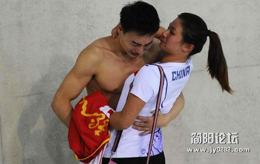 秦凯失金痛哭 何姿送安慰_2012-08-10_12-13-07.jpg