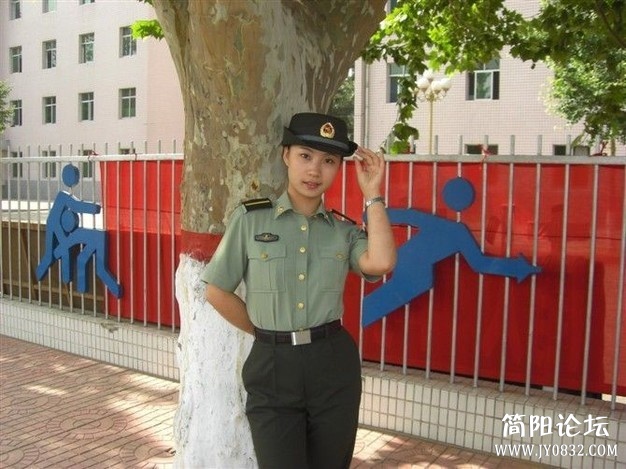 军训女教官才是真“女神” (4).jpg
