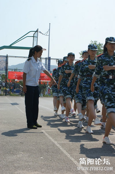 军训女教官才是真“女神” (8).jpg