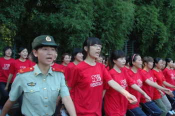 军训女教官才是真“女神” (5).jpg