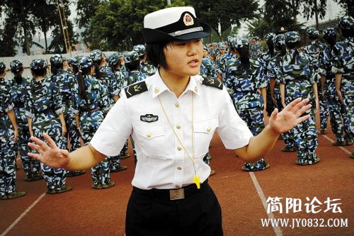 军训女教官才是真“女神” (11).jpg