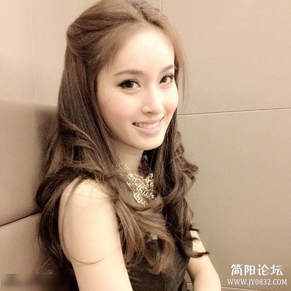 泰国变性人妖私房照曝光 比女人还妩媚动人815221505d031a18ada.jpg