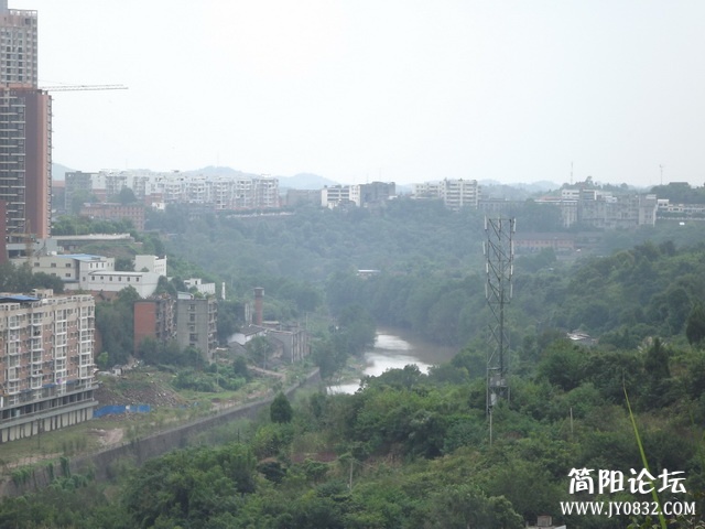 站在升阳村山顶远眺西峰岭.jpg