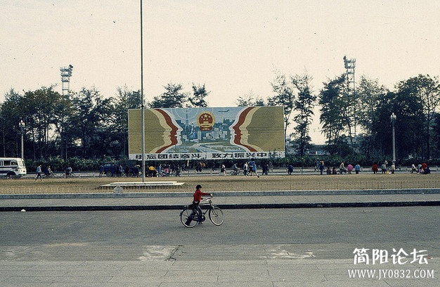 外国人拍1984年中国彩照o201227408580215068ea9a23df9.jpg