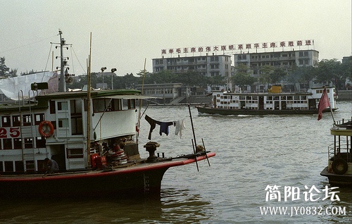 穷却快乐着一个美国人拍摄的30年前的中国s20122771605201506d4340f35f3 (2).jpg