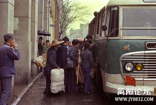穷却快乐着一个美国人拍摄的30年前的中国s20122771605201506d4340f35f3 (15).jpg