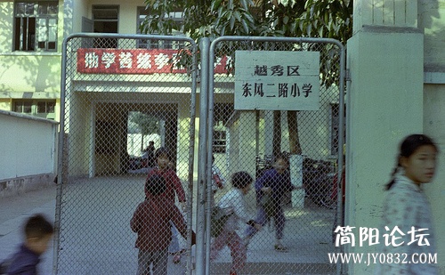 穷却快乐着一个美国人拍摄的30年前的中国s20122771605201506d4340f35f3 (17).jpg