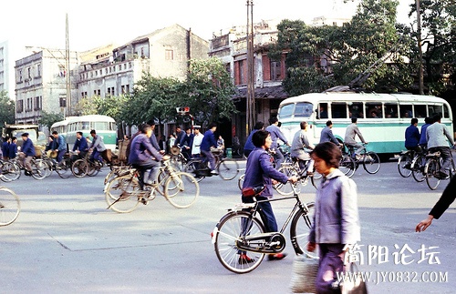 穷却快乐着一个美国人拍摄的30年前的中国s20122771605201506d4340f35f3 (29).jpg