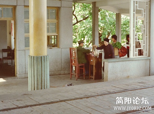 穷却快乐着一个美国人拍摄的30年前的中国s20122771605201506d4340f35f3 (22).jpg