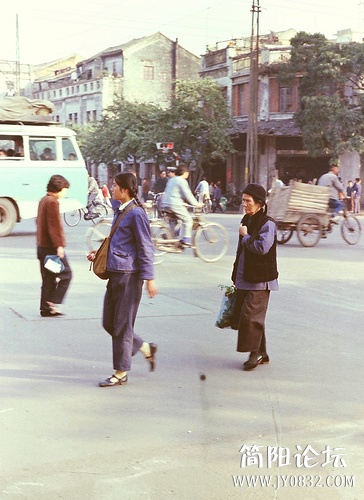 穷却快乐着一个美国人拍摄的30年前的中国s20122771605201506d4340f35f3 (28).jpg