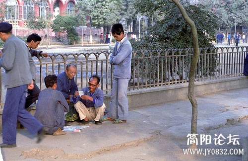 穷却快乐着一个美国人拍摄的30年前的中国s20122771605201506d4340f35f3 (58).jpg
