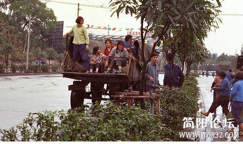 穷却快乐着一个美国人拍摄的30年前的中国s20122771605201506d4340f35f3 (63).jpg