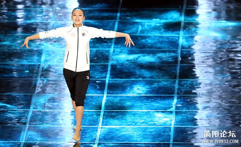 韩国体坛第一美女孙妍在大跳江南Styleo201228015343015071308683ea6.jpg