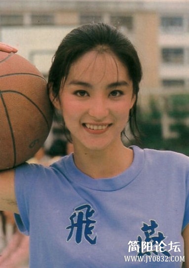 林青霞早年清纯照变身运动少女.jpg