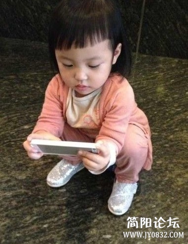 赵薇女儿小四月换了新发型.jpg