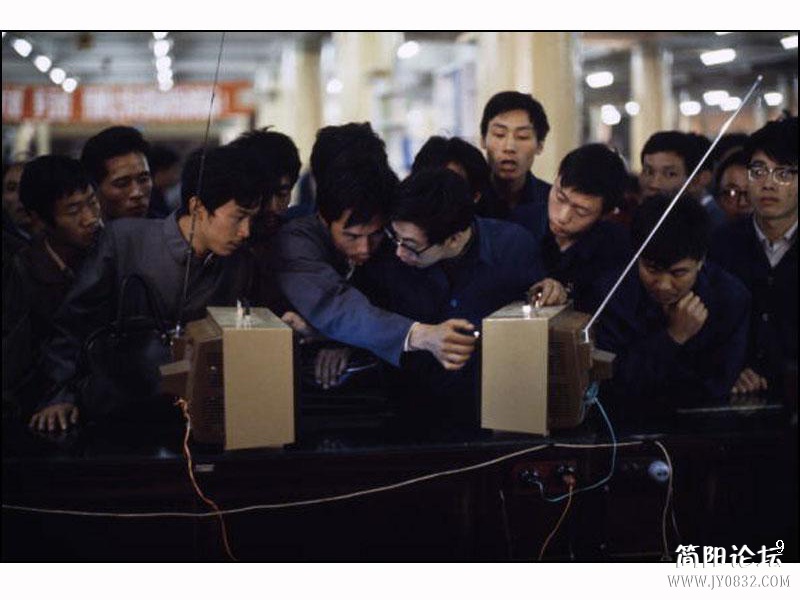 实拍1980年的上海正在悄无声息的发生变革c2012285114017250779121e88f2 (1).jpg