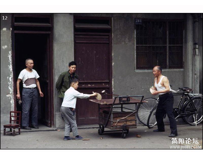 实拍1980年的上海正在悄无声息的发生变革c2012285114017250779121e88f2 (7).jpg