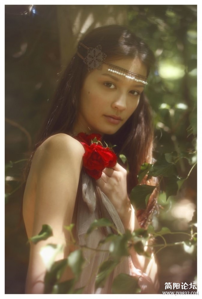 外国摄影师带你体验女性纯净美感 梦幻脱俗c201228217304415073eec43636b.jpg