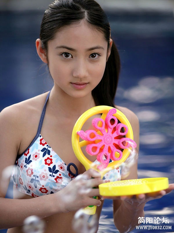 中日韩年龄最小模特大比拼 纯真可爱又早熟.jpg