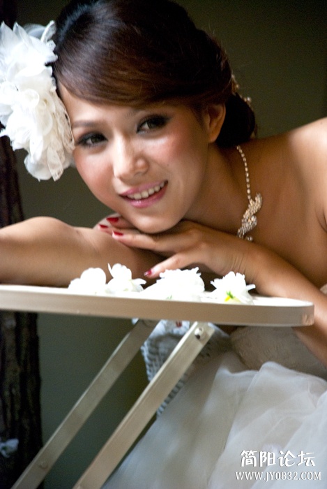 娇羞的新娘.jpg