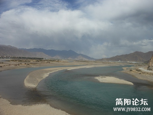 火车山看拉萨河谷.jpg