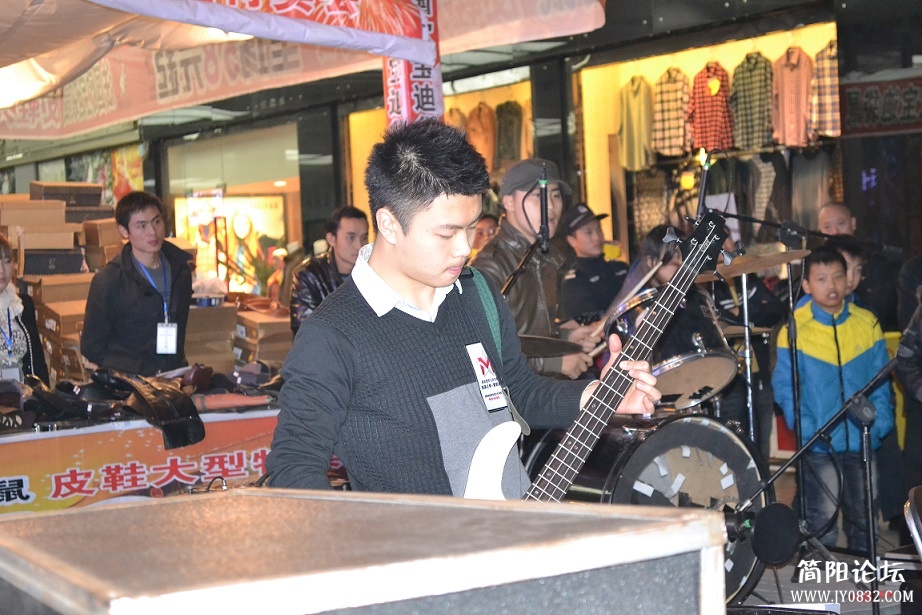 贝司：曾明鹏.jpg