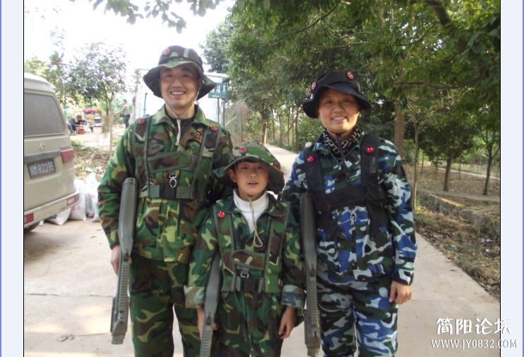 李艳家合影.jpg