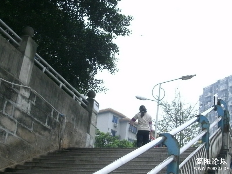 洗拖把后向回走